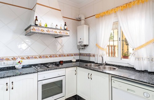 Chiclana de la Frontera House | Quiet Home "Camino del Pozo La Boyal" near City Centre with Pool, Terrace & Lawn