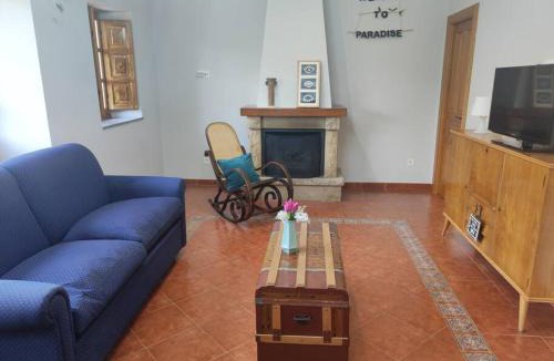 Loro House | R2R - Casa Petacos - 10A04