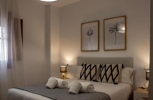 Santa Catalina Apartment | Recaredo Central Suite by Valcambre