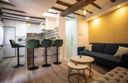 Miraflores de la Sierra Apartment | Recharge your batteries!Charming and cozy town house 7 minutes walk from the center and five from the river. Completely renovated in a retro style, preserving the natural stone and decoration brought from all over the world.Perfect to rest with great det