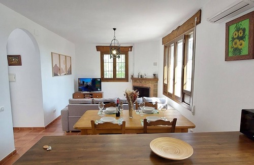 El Gastor Cottage | Relax en El Paraiso de Nitram y su Piscina de Agua Salada a los Pies del Algarin