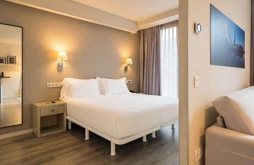 Castanos Hotel | Relax in a Fully Equipped Suite Near Bilbao Attractions + Old Town