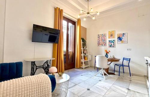 Ensanche Centro Apartment | Renovated Apartment in Soho by Pineapple Homes