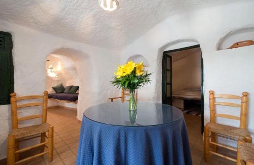 Guadix House | RentitSpain - Guadix - Cuevas Oliva y Balcón Relax e Historia entre las Montañas