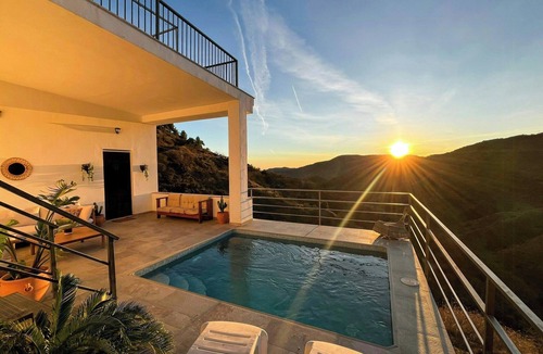 Malaga-Este House | Retreat among olive groves in Málaga mountains