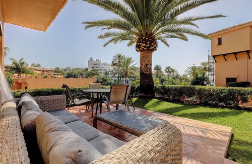 Estepona Apartment | Riviera Andaluza – Lovely apartment by the beach with sea views