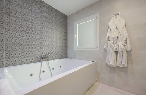 Carratraca Bed & Breakfast | Rocio Double Room with Whirlpool Bath