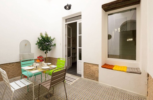 Triana Apartment | Rodrigo Triana 3. 2 bedrooms, 2 bathrooms, patio, shared terrace