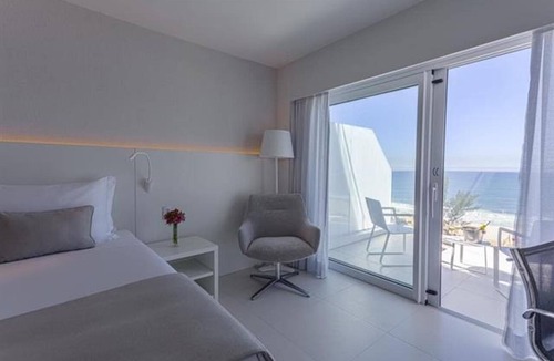 Recreio dos Bandeirantes Hotel | Romantic Getaway Room w/Panoramic Oceanic Views Over Recreio Beach