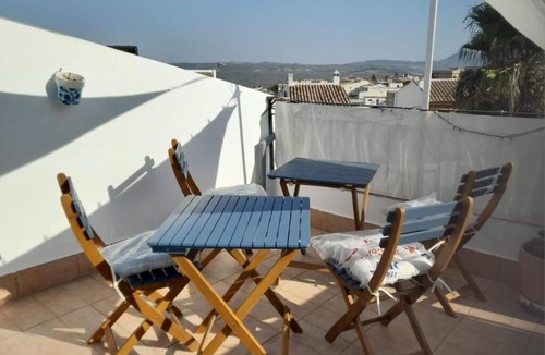 Rute House | Roof Terrace - Pet - Parking - Pool- Sleeps 2