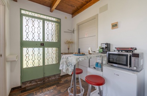 Ambroz Apartment | Room 'Con Baño Privado' with Mountain View, Wi-Fi and Air Conditioning