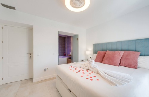 Carratraca Bed & Breakfast | Room Isabel Mountain Views Double Whirlpool Bath