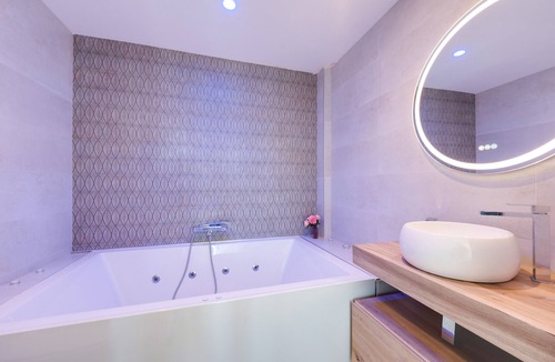 Carratraca Bed & Breakfast | Room Isabel Mountain Views Double Whirlpool Bath