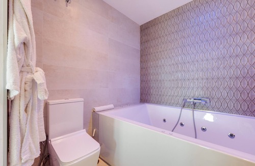 Carratraca Bed & Breakfast | Room Isabel Mountain Views Double Whirlpool Bath