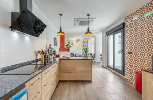 Murchas Apartment | Room 'La Boheme 5' with Mountain View, Wi-Fi and Air Conditioning