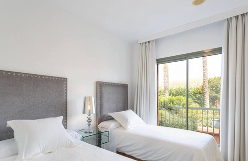 New Golden Mile House | Royal Apartment 2 /freeWiFi,sharedpool,freeparking