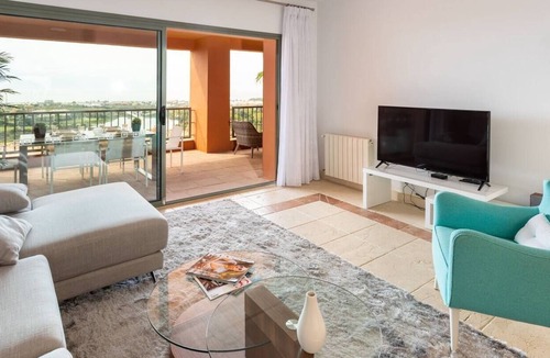 New Golden Mile House | Royal Apartment 2 /freeWiFi,sharedpool,freeparking