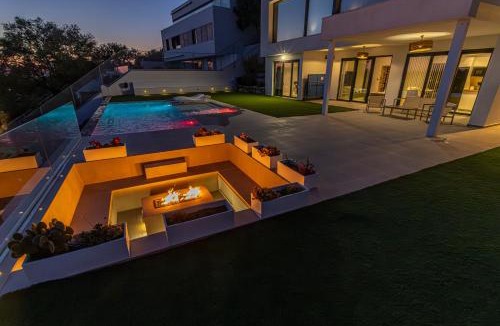 Jerez de la Frontera Apartment | Royal Luxury Apartment with Private Infinity Pool, Hydromassage Area & Fireplace