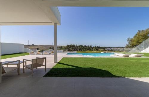 Jerez de la Frontera Apartment | Royal Luxury Apartment with Private Infinity Pool, Hydromassage Area & Fireplace