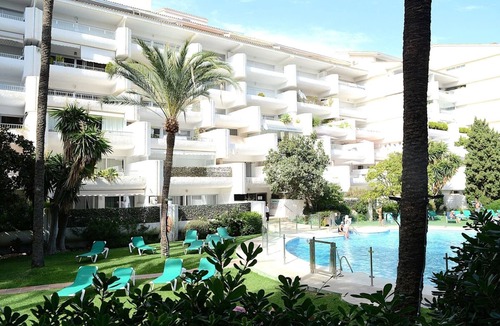 Golden Mile Apartment | Royal Oasis in Marbella's Golden Mile, with swimming pool and parking