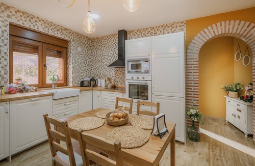 Madrigal de las Altas Torres House | Rural House 'La Real Herrería' in Ávila with Private Pool, Garden, and Wi-Fi