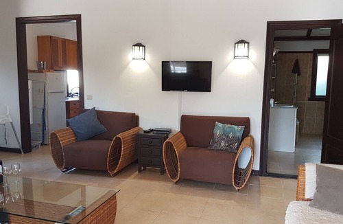 Alhaurin de la Torre House | Ruime vakantiewoning binnen een minipark met 3 woningen nabij Malaga, Spanje