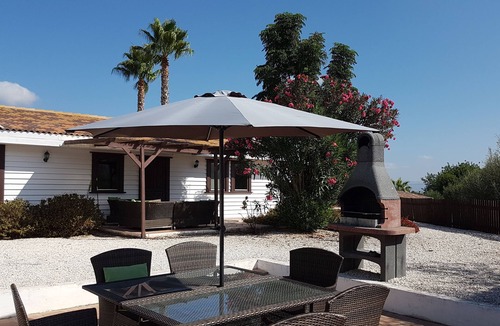 Alhaurin de la Torre House | Ruime vakantiewoning binnen een minipark met 3 woningen nabij Malaga, Spanje