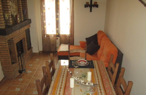 Fuentes de Leon House | Rural apartments Los Molinos - wooden house