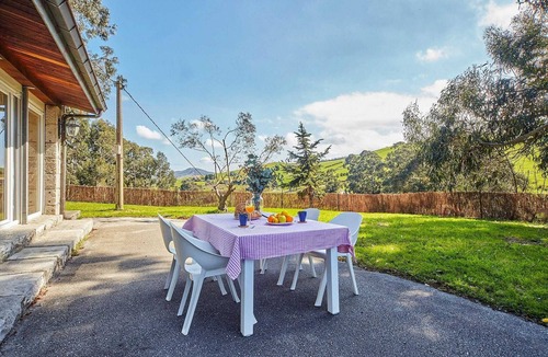 Bareyo Cottage | Rural Charm Near the Sea: Casa Íntegra in Ajo