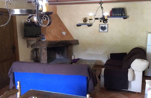 Laroya Cottage | Rural Cottage for a Romantic Retreat
