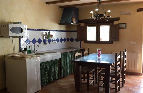 Laroya Cottage | Rural Cottage for a Romantic Retreat
