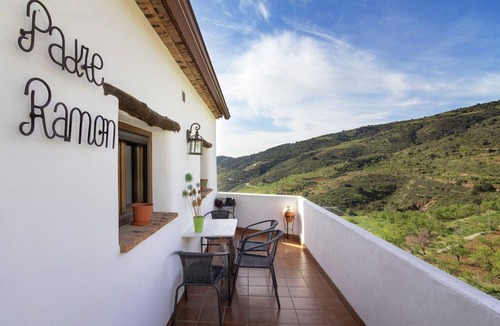 Laroya Cottage | Rural Cottage for a Romantic Retreat