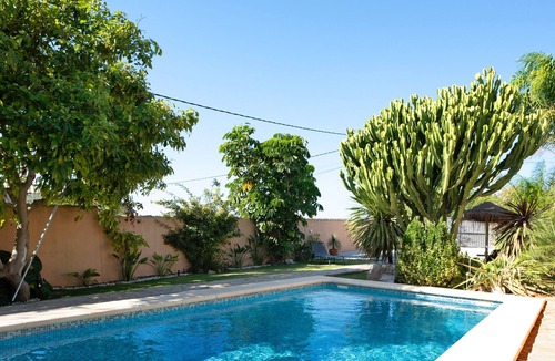 Conil de la Frontera House | Rural Holiday Home 'El Chorrillo' with Private Pool, Wi-Fi and Air Conditioning