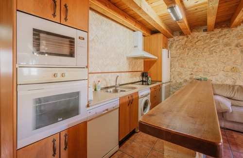 Castro de Fuentiduena House | Rural House 'Sanz' with Mountain Views, Shared Pool and Wi-Fi