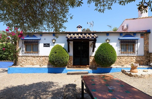 Hornachuelos House | Rural House El Refugio with Pool, Barbecue, Mountain Views & Wi-Fi in Natural Park