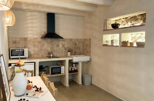 Perales del Puerto House | Rural House 'El Reposo De La Grulla' with Hot Tub, in Village, Air Conditioning