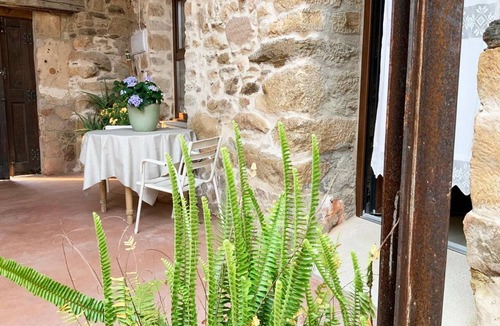 Perales del Puerto House | Rural House 'El Reposo De La Grulla' with Hot Tub, in Village, Air Conditioning