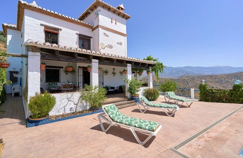 Arenas House | Rural House 'Miraflores' with Sea Views, Private Pool, and Wi-Fi