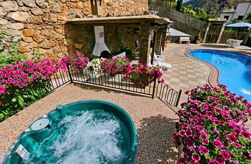 Mecina Bombaron Apartment | Rural lodging Plaza Vieja 2 pers. with spa and fireplace