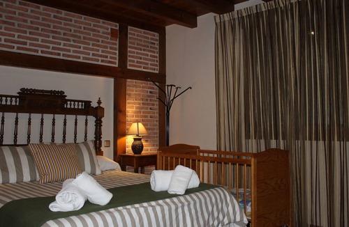 Pinar de Navares Cottage | Rural villa in urbanisation close to Ávila