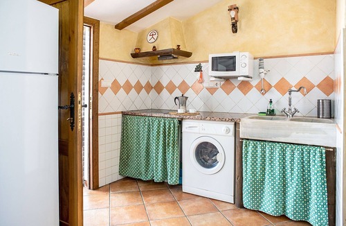 Laroya Cottage | Rustic Cottage in Laroya with Pool and Terrace