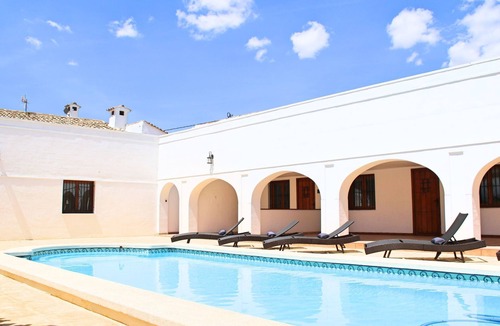 Villena House | Schönes Haus in Villena mit fabelhaftem Pool by Interhome