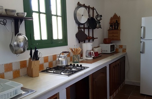 Puerto Serrano House | Schattig Herdershuisje uit 1892, met Zwembad, 4p