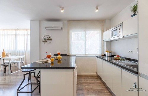 Explanada de la Estacion Apartment | Sea Breeze Apartment Living4malaga