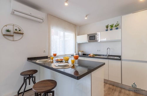 Explanada de la Estacion Apartment | Sea Breeze Apartment Living4malaga