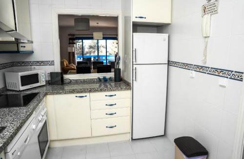 Castillo de Sabinillas Apartment | Sea view apartment with great terrace and 4 pools - Duquesa Suites 430