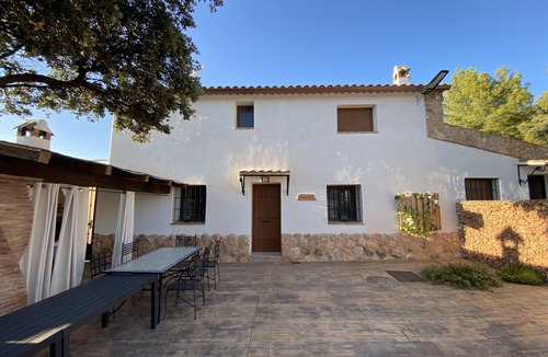 Campocamara Cottage | Secluded Cottage with Mountain Views and Adventure Activities, Sleeps 12-14