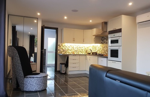 Alhaurin el Grande House | Self Contained Guest House Deluxe Suite