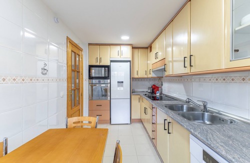 Loeches House | Semi-detached chalet for up to 12 guests, Pool, BBQ
