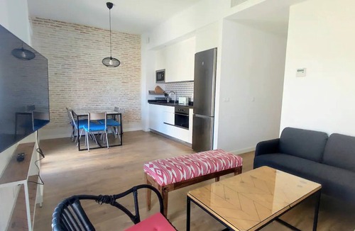 La Palmera-Reina Mercedes Apartment | Sepulveda, Tranquilo y con Piscina by Outin
